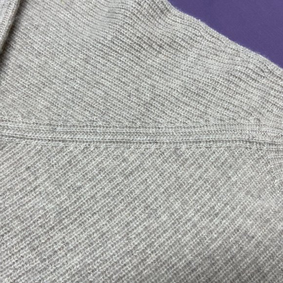 Vince Cashmere  Silk Scoop Neck Sweater Beige Classic Sz XS - S - Picture 10 of 13